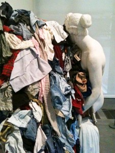 Venus rummage left